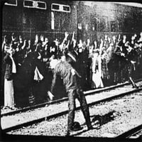 Едисон: Филм все още, 1903 г. NSCENE от филма „Големият грабеж на влака“, направен от компанията Едисон през 1903 г.